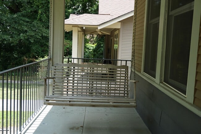 Building Photo - 2086 Lee Pl