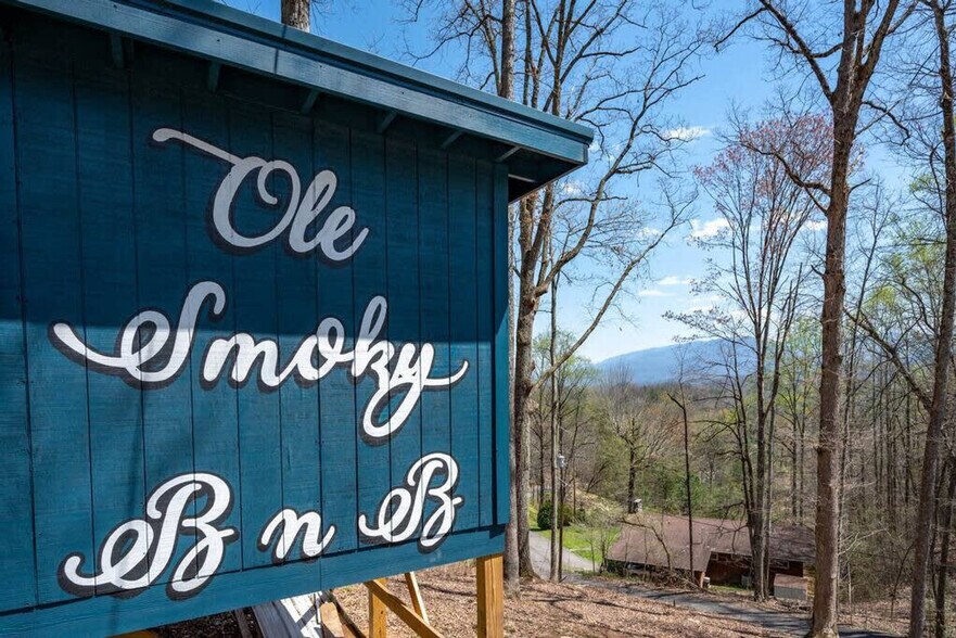 Building Photo - 578 Mountain Dr