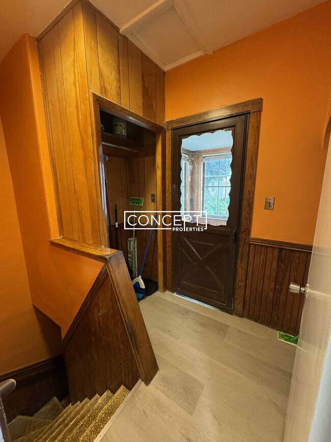 Building Photo - 100 W Adams St