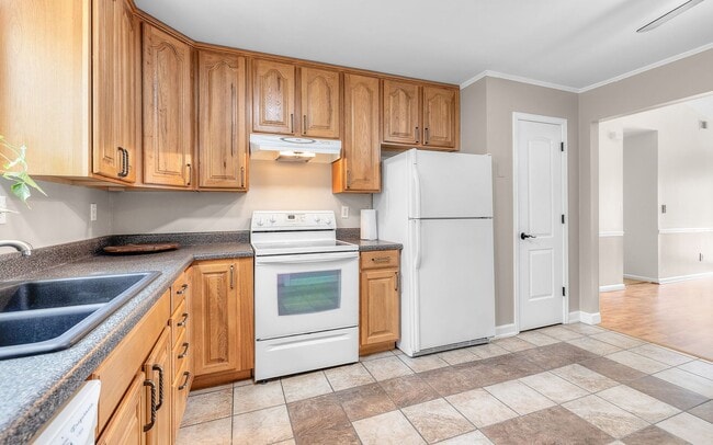 Building Photo - 3 Bedroom Ranch