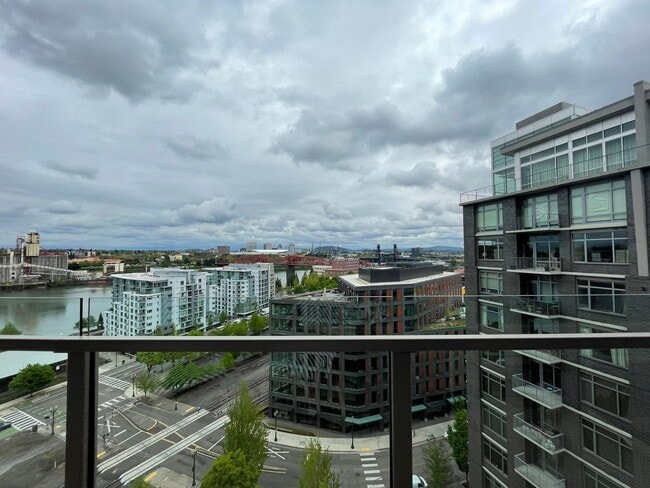 Building Photo - Incredible 1Bd/1Ba Fully Furnished Condo in the Pearl!!!! Corner Unit with Spectacular Views & Ga...