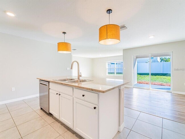 Building Photo - 13748 Wineberry Dr