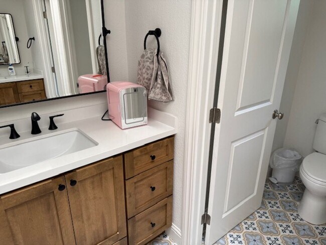 Building Photo - Stunning 5-Bed. 2.5 bath Home in the Heart of Pleasanton Meadows, Community Pool