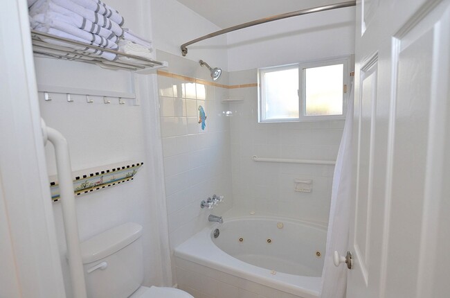 Building Photo - 1Bd/1Ba Guest house, centrally located.