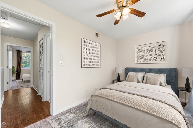 Building Photo - 556 E 32nd St