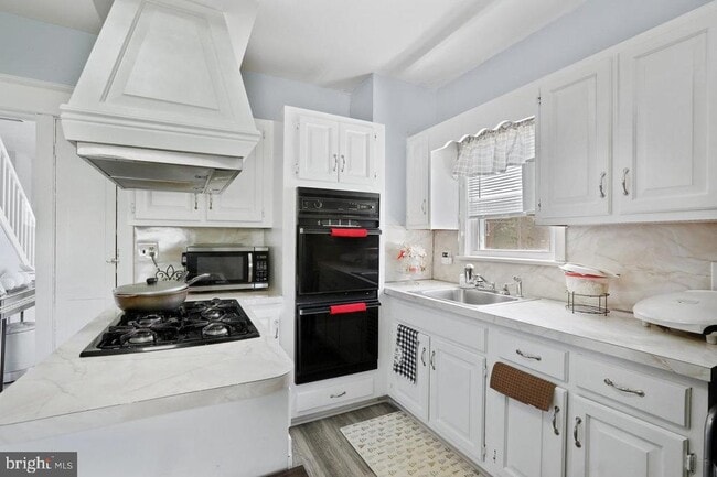 Building Photo - 709 Mulberry St
