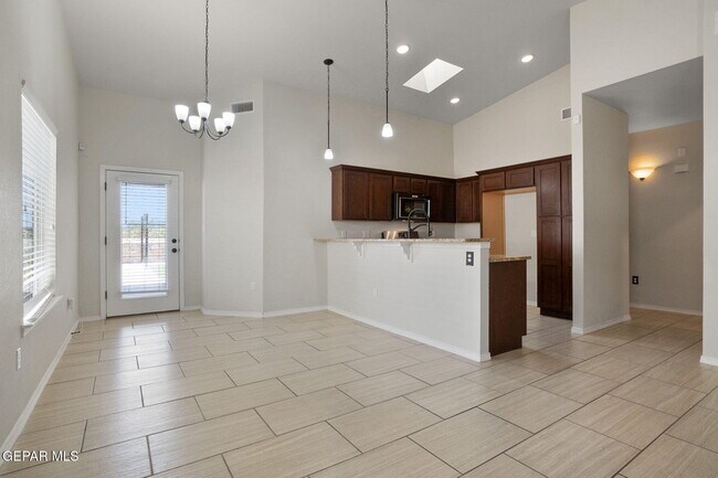Building Photo - 14362 Loma Esmeralda