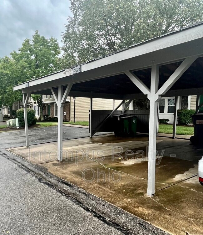 Building Photo - 2071 Stratford Ct