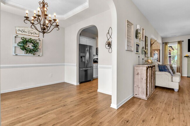 Building Photo - 4 bedroom 2.5 bathroom home close to beaches, shopping, and Marine Corps Bases.