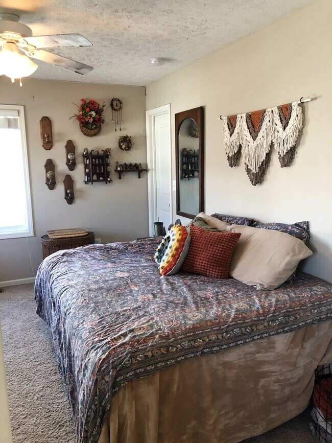 Building Photo - 2 Bdrm Avail July 2026;  $1,800 monthly