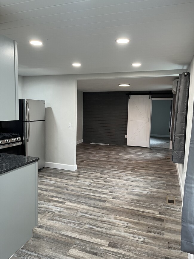 Building Photo - 20 Saint Charles St