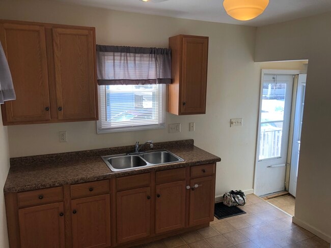 Kitchen - 112 S Stewart St