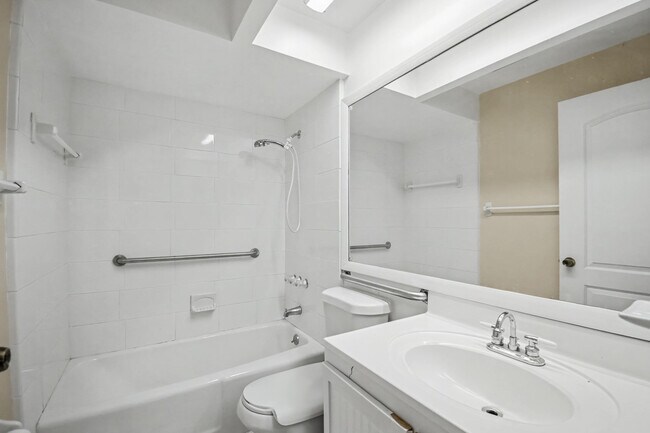 Building Photo - 71 18th Ave S