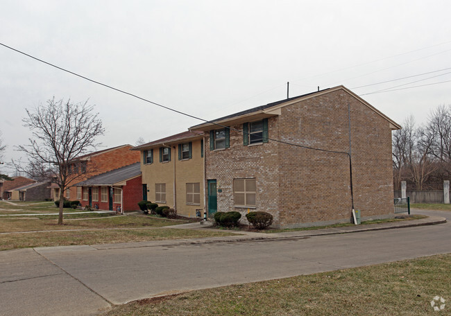 Primary Photo - 3400-3426 W Riverview Ave