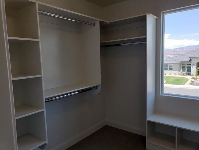 Building Photo - “St. George, Aspen Estates: 5 spacious bed...