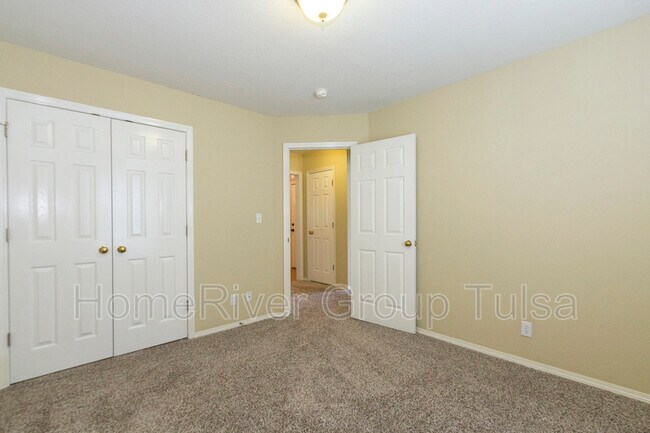 Building Photo - 309 W Charleston St