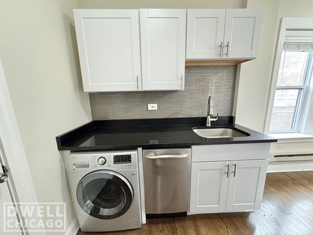 Building Photo - 3830 N Greenview Ave