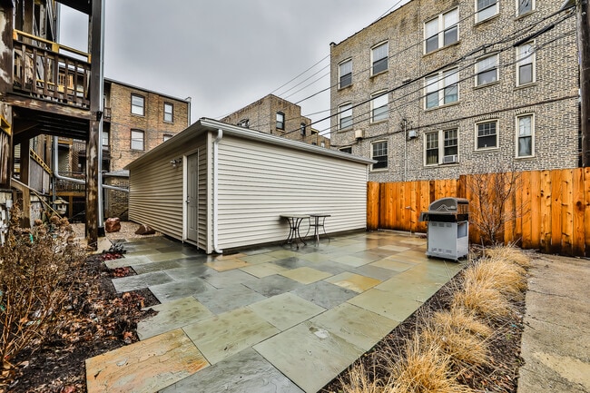 Building Photo - 848 W Sheridan Rd
