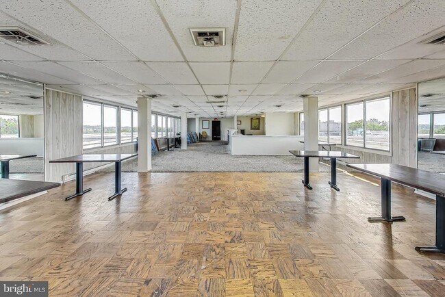 Building Photo - 3245 Rio Dr