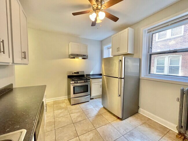 Building Photo - 5461 S Everett Ave