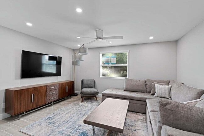 Building Photo - 2312 Spanish Trail