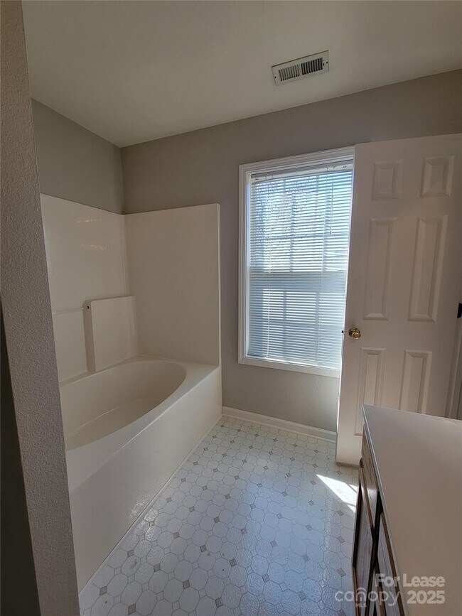 Building Photo - 7844 Paper Birch Dr