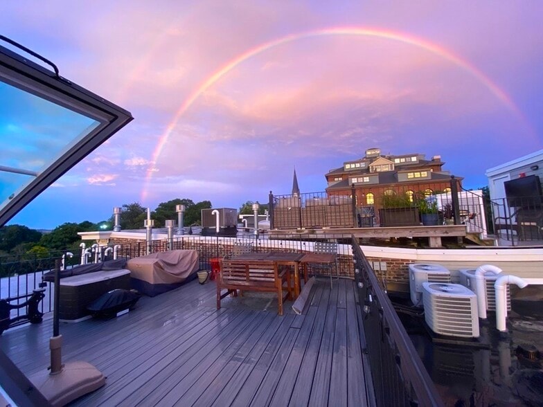 Building Photo - 362 Bunker Hill St