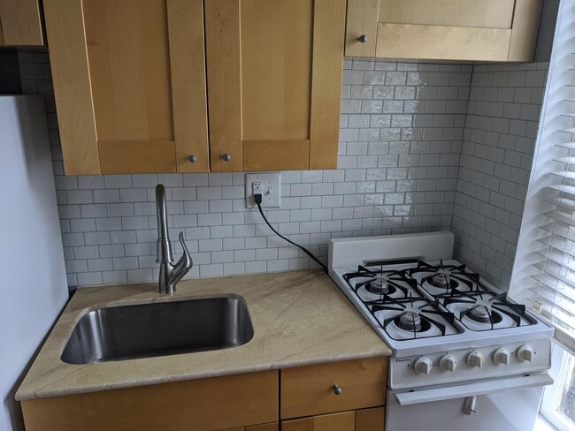 Building Photo - 115 E St