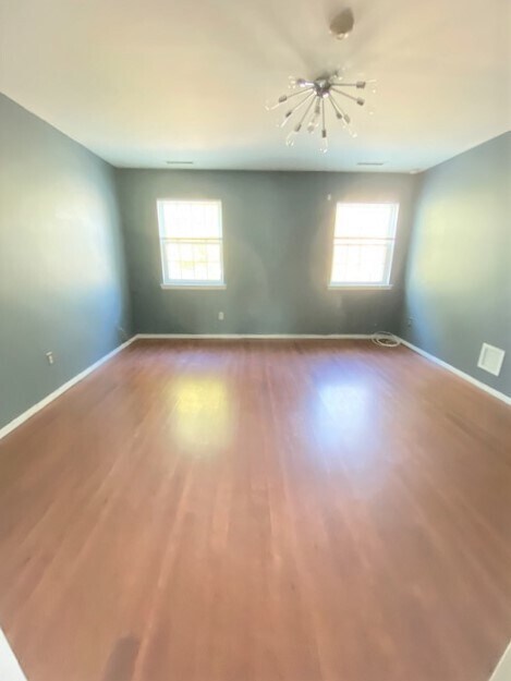 Building Photo - 1404 Sara Cir