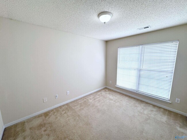 Building Photo - 120 Clover Ridge Dr