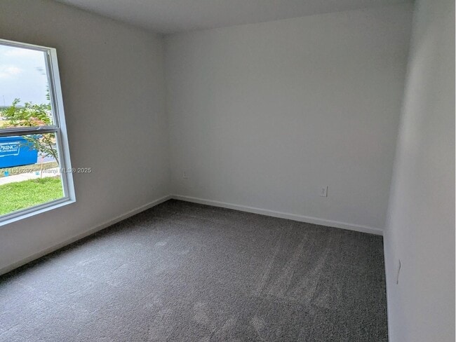 Building Photo - 2406 McKinley Dr