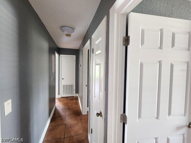 Building Photo - 416 Banyon Tree Cir