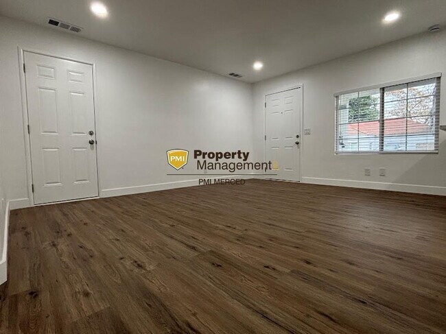 Building Photo - Newly remodeled 2 bedroom duplex for $1900