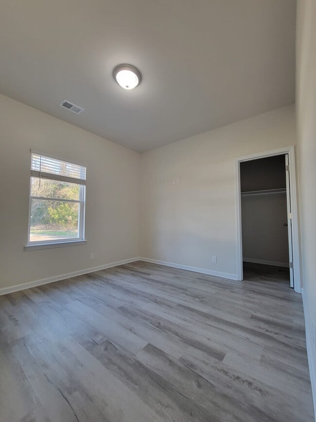 Building Photo - 606 Anderson St