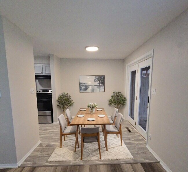 Building Photo - 1015 E Pearl St