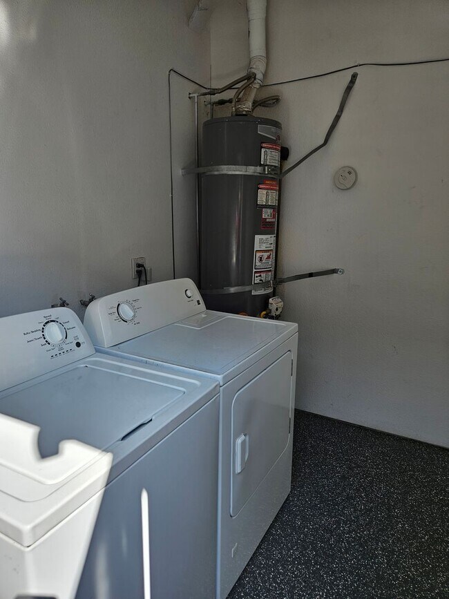 Building Photo - 914 16th St