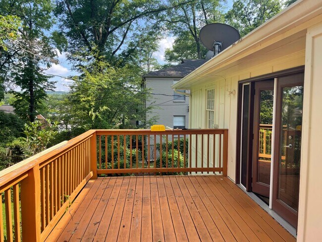 Building Photo - For Rent