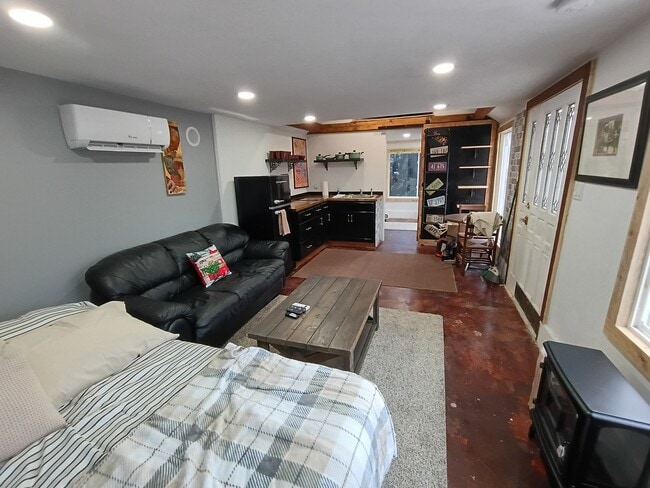 Building Photo - 1125 Molitor Rd