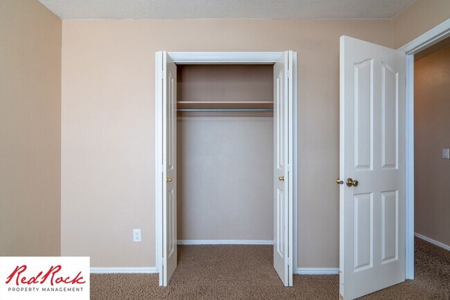 Building Photo - Pet Friendly - 4 Bed 2 Bath for rent in St. George