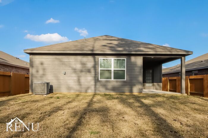 Building Photo - 10458 Sweetwater Creek Dr