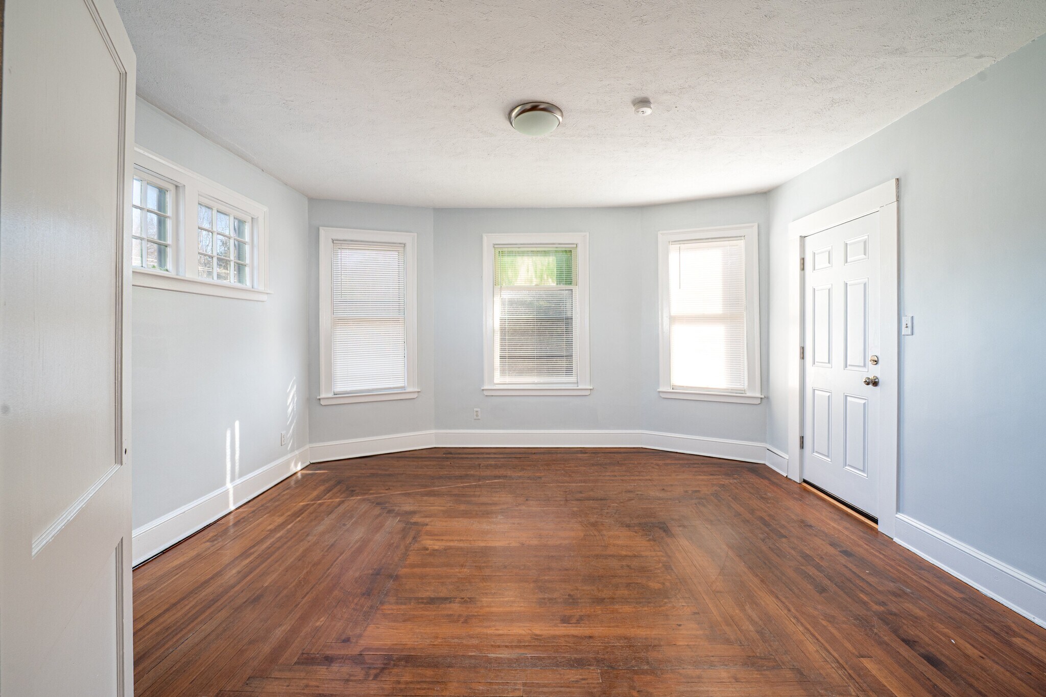 Dining Room 1 - 1592 Corbin Ave