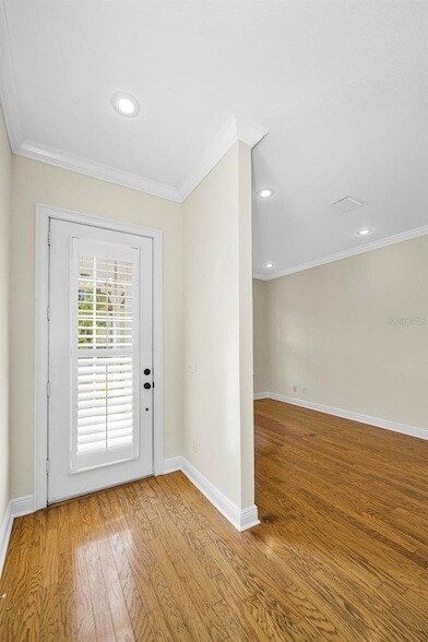 Building Photo - 924 Hemingway Cir