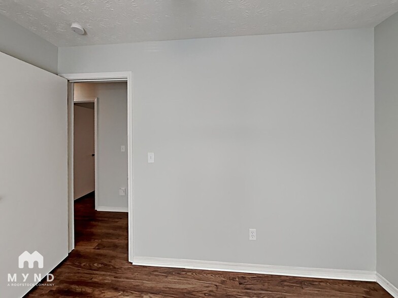 Building Photo - 6454 Eastbriar Dr