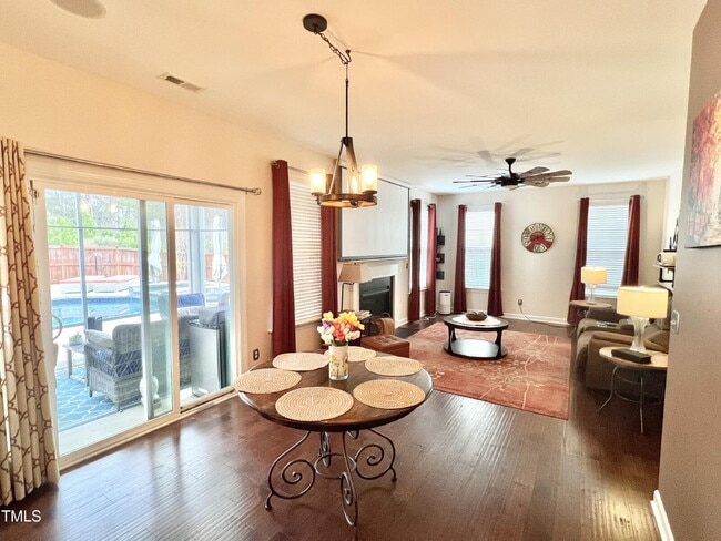 Building Photo - Unique opportunity -- with POOL!