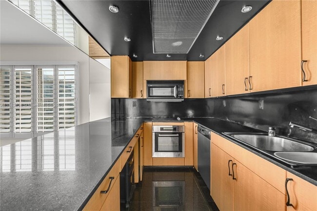 Building Photo - 11111 Biscayne Blvd
