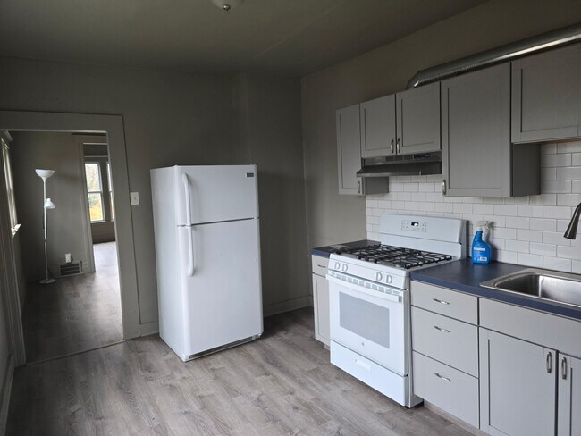 Building Photo - 2242 Fischer St