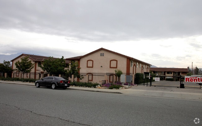 Building Photo - Towne Apartments