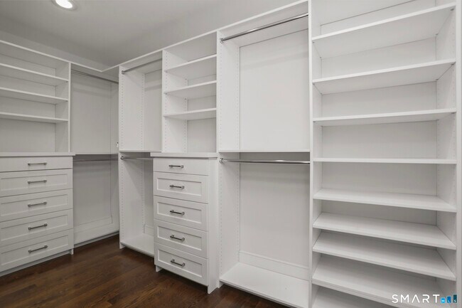 Building Photo - 26 Long Lots Ln