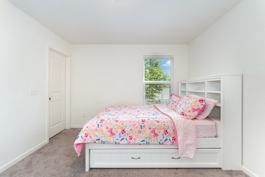 Building Photo - 5514 Hardie Farm Dr