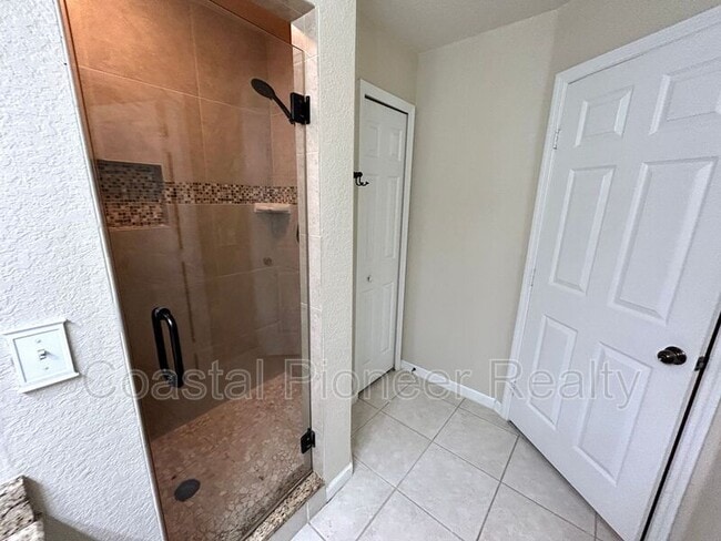 Building Photo - 6211 Ashbury Palms Dr